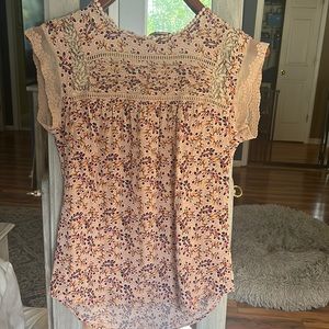 Cute chiffon top with cap sleeves